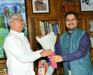 भाजपा महामंत्री राकेश जमवाल ने शुक्रवार को राजभवन में राज्यपाल राजेंद्र विश्वनाथ आर्लेकर से की भेंट