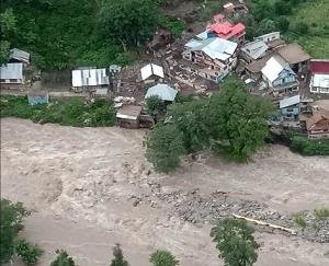 जम्मू कश्मीर: किश्तवाड़ में बादल फटने से छह की मौत, 40 लोग लापता 