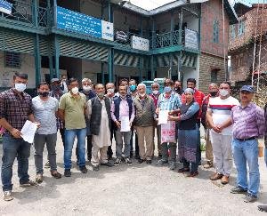 कोटखाई : संयुक्त किसान मंच द्वारा मांगो को लेकर नायब तहसीलदार को सौंपा गया ज्ञापन