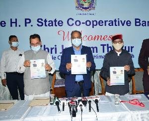 मुख्यमंत्री ने हि.प्र. राज्य सहकारी बैंक की ‘वनटाइम सैटलमेंट पाॅलिसी’ पुस्तिका की जारी 