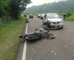 रक्कड़: कलोहा में गाड़ी-बाइक में भिड़त, मामला दर्ज नहीं