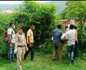 देहरा: भंगवार में सड़क किनारे मिला महिला का शव