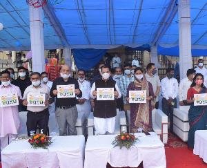 हमीरपुर : सुरेश भारद्वाज ने किया ध्वजारोहण, भव्य परेड की ली सलामी