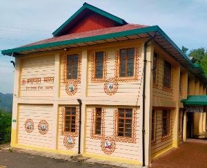 दाड़लाघाट : नियमित डॉक्टर न मिलने से लोगों को झेलनी पड़ रही भारी परेशानी 