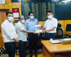 डाडासीबा : सीविल अस्पताल के जीवीके ईएमआरआई के कर्मचारियों को सीएमओ कांगड़ा ने किया सम्मानित