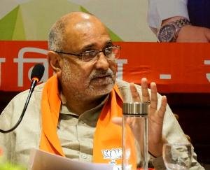 Shimla: BJP in-charge Avinash Rai Khanna thanks CM Jai Ram Thakur