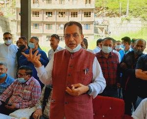 During apple season, leave opposition politics and focus on statistics: Suresh Bhardwaj