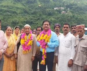 दाड़लाघाट : जन सम्पर्क अभियान के तहत ग्राम पंचायत चाखड पहुंचे प्रदेश कांग्रेस कमेटी के सचिव राजेन्द्र ठाकुर