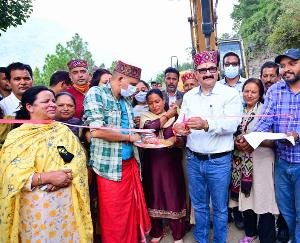 मनाली : गोविंद ठाकुर ने किया 376 लाख की भाटग्रां-खड़ीहार सड़क का शिलान्यास