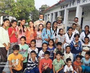 Jwalamukhi: Himachal Martial Arts students honored by SHO Khundia