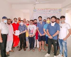ज्वालामुखी : विश्व हिंदू परिषद ज्वालामुखी के पदाधिकारियों द्वारा डीएसपी ज्वालामुखी को सौंपा गया ज्ञापन
