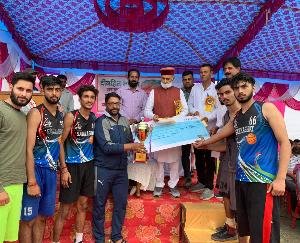 हमीरपुर : हिमाचल के बच्चे खेलों में आगे बढ़ें यह हमारे लिए सौभाग्य की बात: धूमल