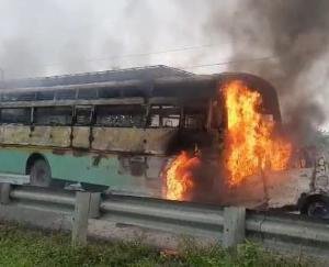 Massive collision between bus and car in Jharkhand, five people burnt alive