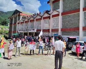 करसोग : एसएफआई इकाई करसोग ने मांगों को लेकर सौंपा ज्ञापन