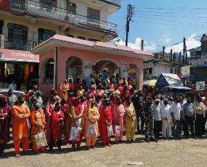 Sarkaghat: Protests against the government by wearing black masks