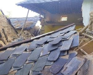 Jwali: The slate-collared house got affected by the rain