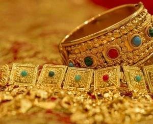 Silver prices decreased, gold prices increased