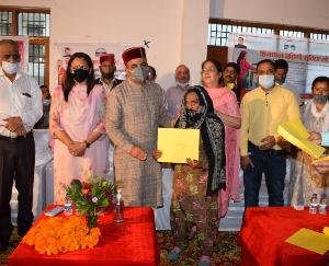 Health Minister distributed 17,059 LPG connections free of cost in Solan district