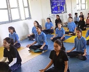 Sujanpur: Yoga lesson taught to students under social consciousness campaign