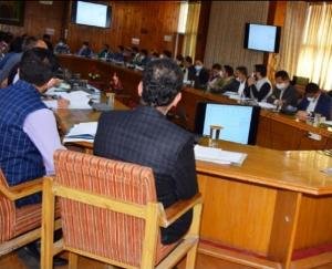 शिमला : उपायुक्त की अध्यक्षता में हुई जिला के राजस्व अधिकारियों की समीक्षा बैठक