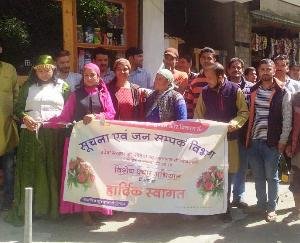 कुल्लू : अनुष्का कला मंच के कलाकारों ने जागे रहो मेरे भाई नुक्क्ड़ नाटक से ग्रामीणों को किया लोट-पोट