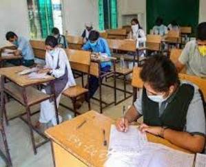 The attendance of students increased by seven percent on the second day in the schools of the state