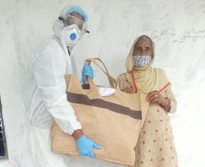 ज्वालामुखी : सेना ने खुंडिया तहसील की वीर नारियों को जन्म दिवस पर दिए उपहार