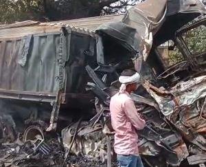 Heavy collision between truck and bus in Barabanki, 9 killed
