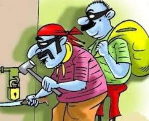 Dehra: Jewelry, cash and important documents worth lakhs of rupees were stolen from the woman who came to the wedding in Sannot