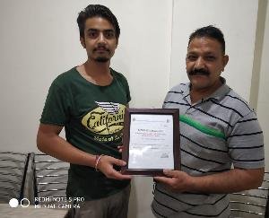 Jwalamukhi shopkeeper Rishi Raj Thakur honored with cleanliness award