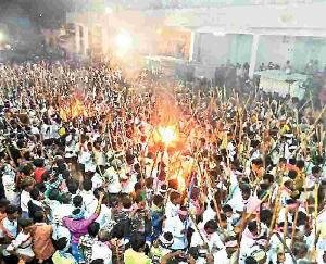 60 people injured, 4 in critical condition due to violence at Banni festival in Devargattu, Andhra Pradesh