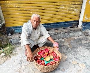 Dadasiba: Even at the age of 82, Mukand Lal of Bathra is maintaining the tradition
