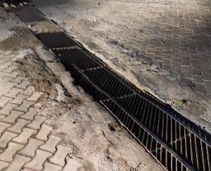 देहरा : बीहण में सडक पर डाला लोहे का एंगल मात्र दस दिनों मे ही गाडियो की आवजाही से झूका