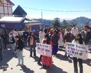 Shimla: SFI protested against admission without entrance exam in PhD in HPU