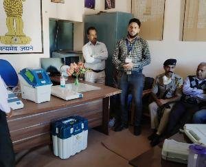 Solan: Information about EVM and VVPAT given to people at polling stations