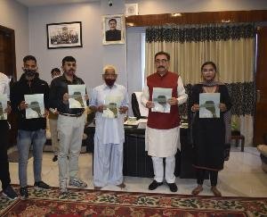 Dehra: Vipin Singh Parmar inaugurates the book of author Anandita Verma