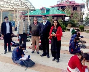 Kunihar: District Kovid Monitoring Committee inspected Mamleg School