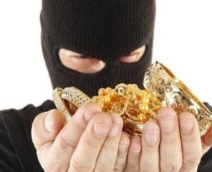 Shimla: Thieves took away gold ornaments and cash from home