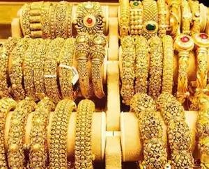 A day before Dhanteras, there is a sharp change in the price of gold and silver