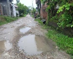 इन्दौरा- 15 साल में एक बार भी नहीं हुई रोड़ की मरम्मत