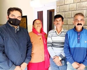 ज्वालामुखी: सीएम से मिले आम आदमी पार्टी के कार्यकर्ता, अस्थाई सफाई कर्मचारियों की रखी मांगे