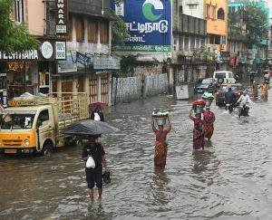 Heavy rains in Chennai submerged the city, schools and colleges also closed