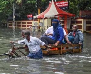 People's lives were disturbed due to rains and floods in many cities of Tamil Nadu