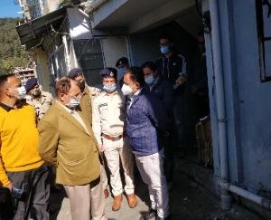 Shimla: Minister Suresh Bhardwaj visited the house affected by the arson