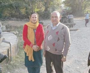 ज्वालामुखी : विधायक रमेश धवाला ने आधवाणी क्षेत्र में सड़कों का किया निरीक्षण