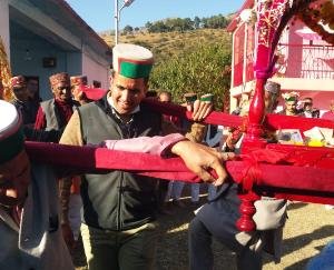 Vikramaditya Singh announced a grant of 2 lakhs for the community building