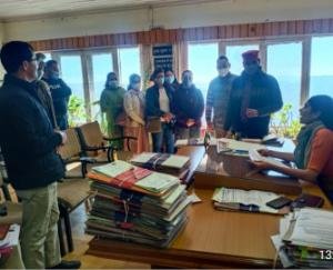 Shimla: Student parent forum met with ADC for the demand to get the examinations done online