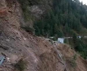 Shimla: Despite clear weather, landslides in Theog Khachi turn, NH-5 blocked again