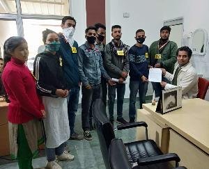 Dehra: ABVP submitted a memorandum to the Deputy Director for basic facilities