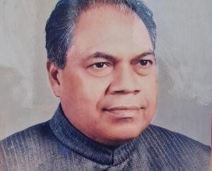 Indian Kshatriya Grit Bahati Chang Mahasabha has raised a demand for the installation of a statue of Narayan Chand Parashar in the Mini Secretariat.